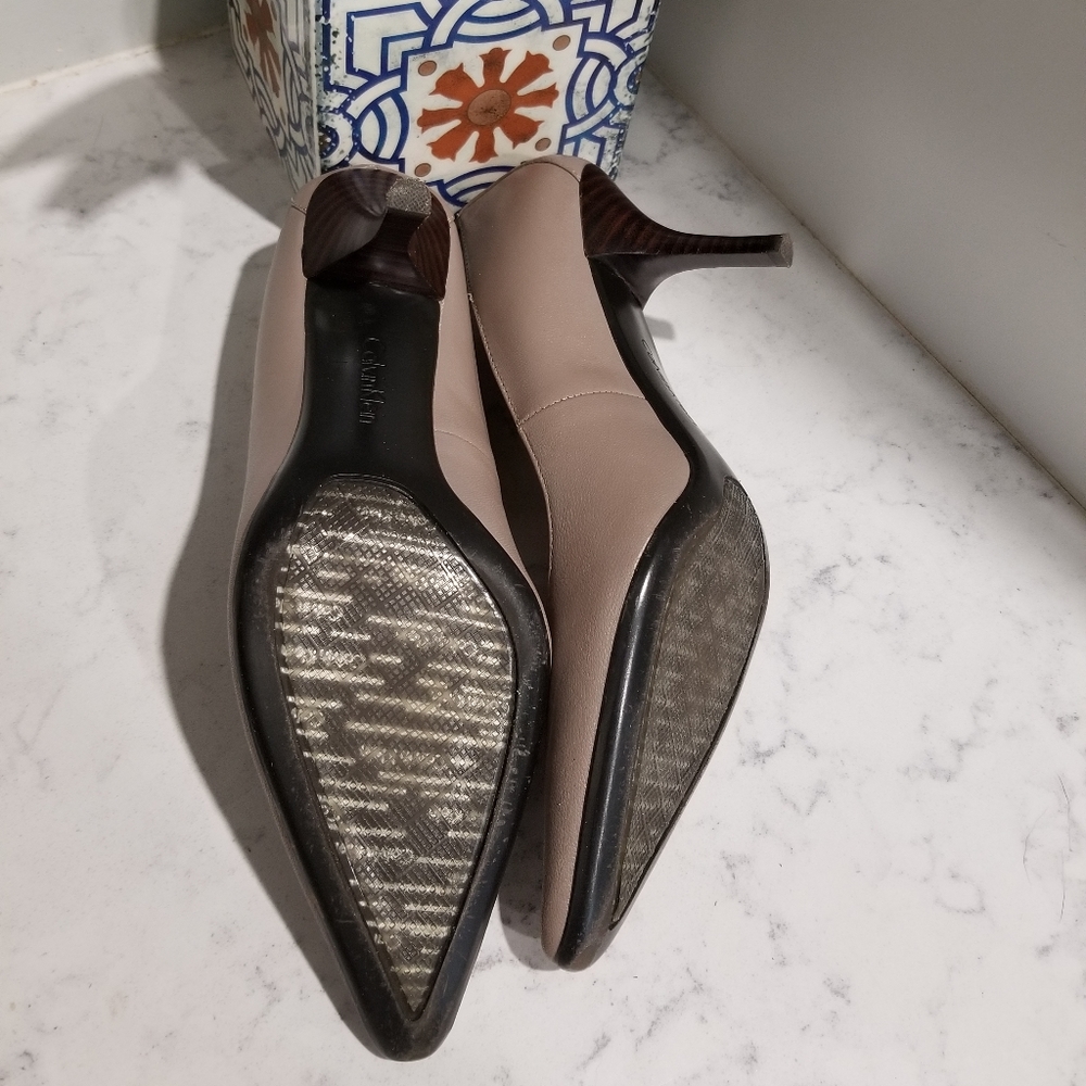 👠CALVIN KLEIN NUDE HEELS - Picture 8 of 9